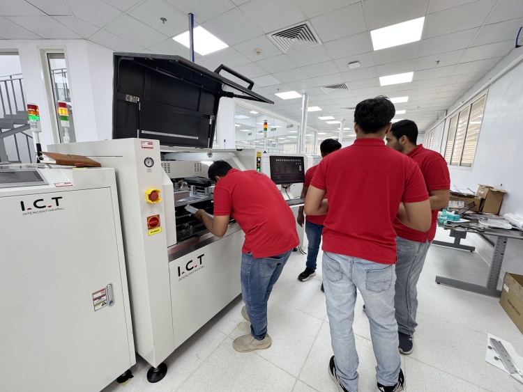 تركيب تكنولوجيا المعلومات والاتصالات في الموقع ودعم التدريب الفني