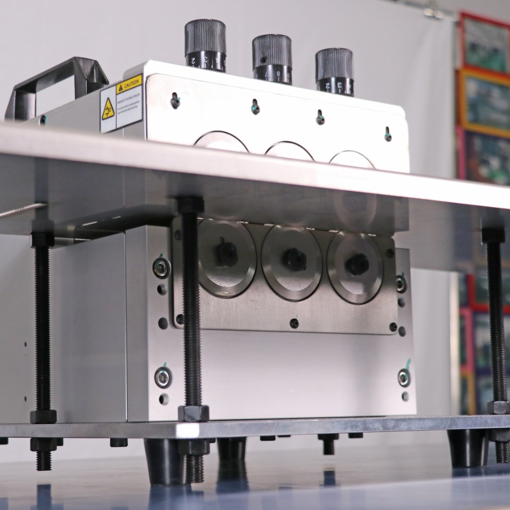 آي سي تي-LS1200 | آلة قطع V-Cut لفاصل LED