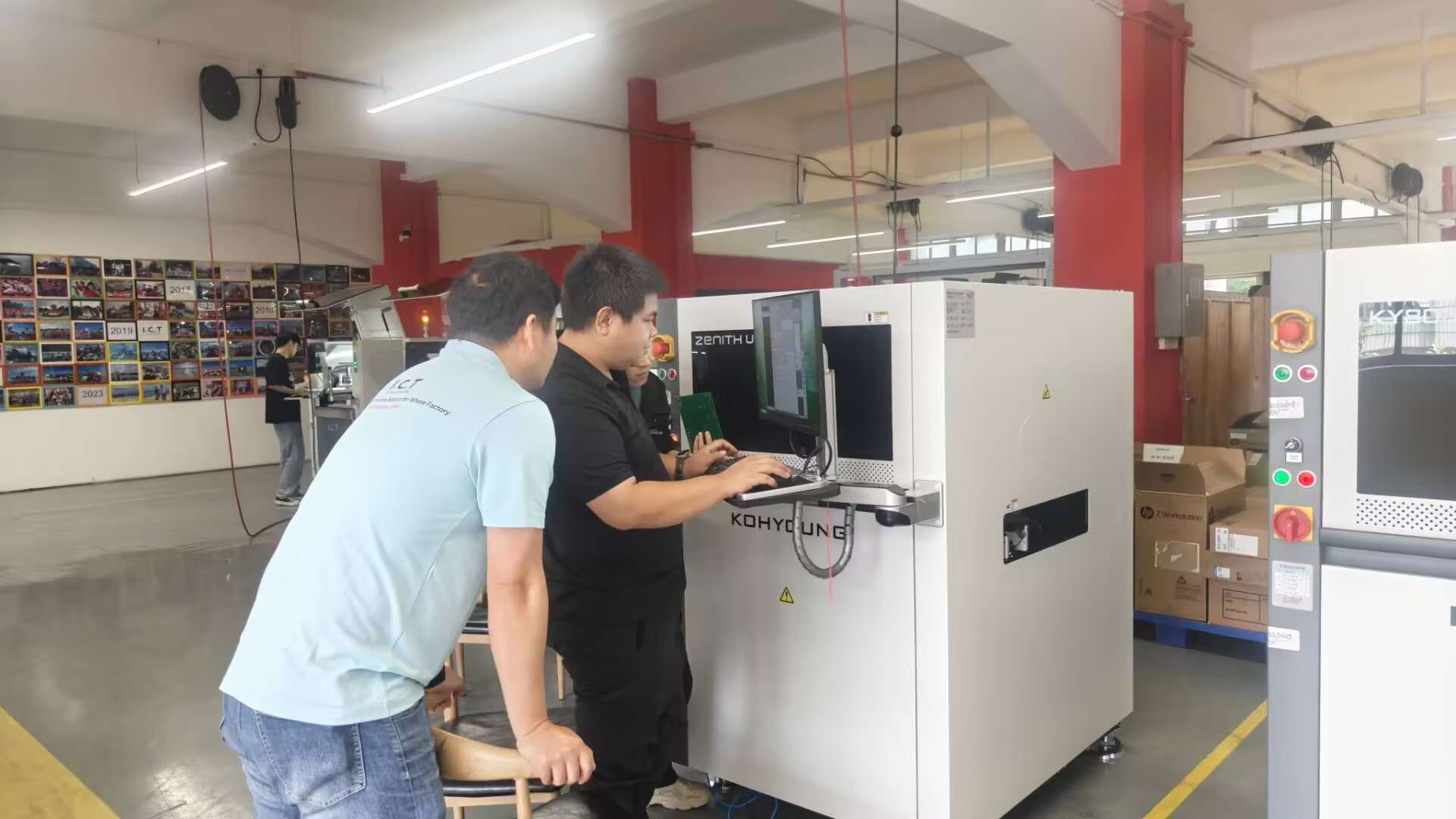 مهندس تكنولوجيا المعلومات والاتصالات روكا يقود تدريبًا شاملاً على AOI للفريق الهندسي (1).jpg