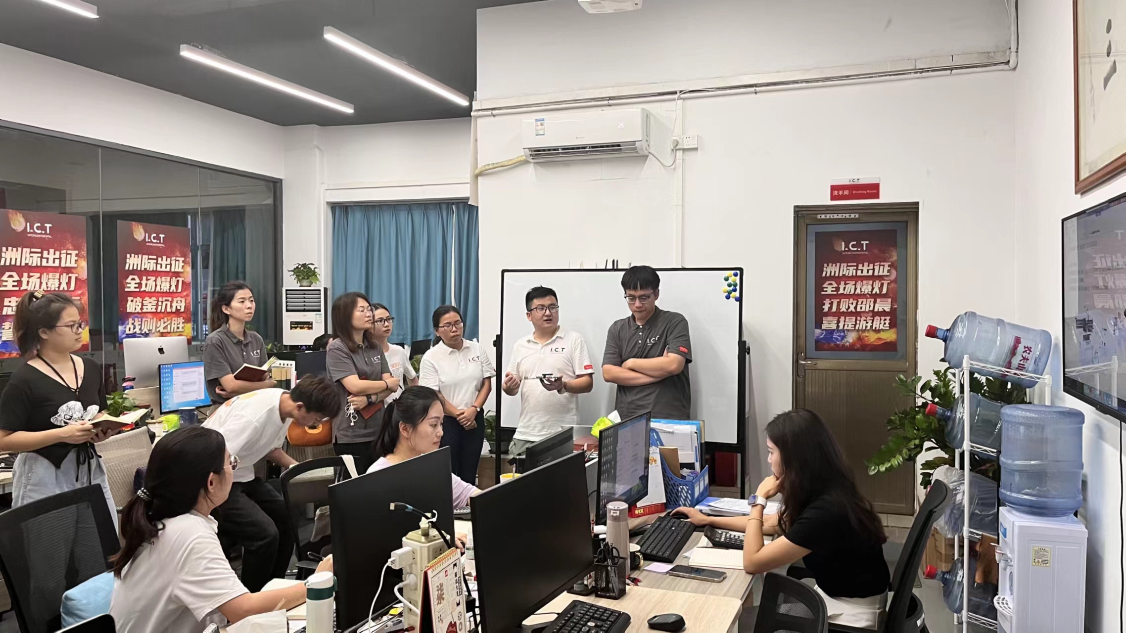 خط آلة SMT للتدريب على تكنولوجيا المعلومات والاتصالات