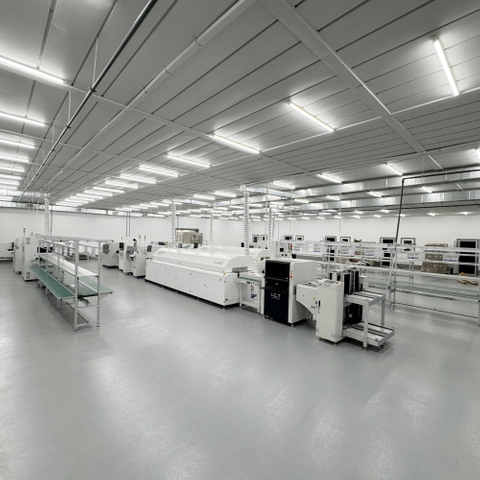 تكنولوجيا المعلومات والاتصالات | خط تجميع لمبة LED آلة نصف أوتوماتيكية